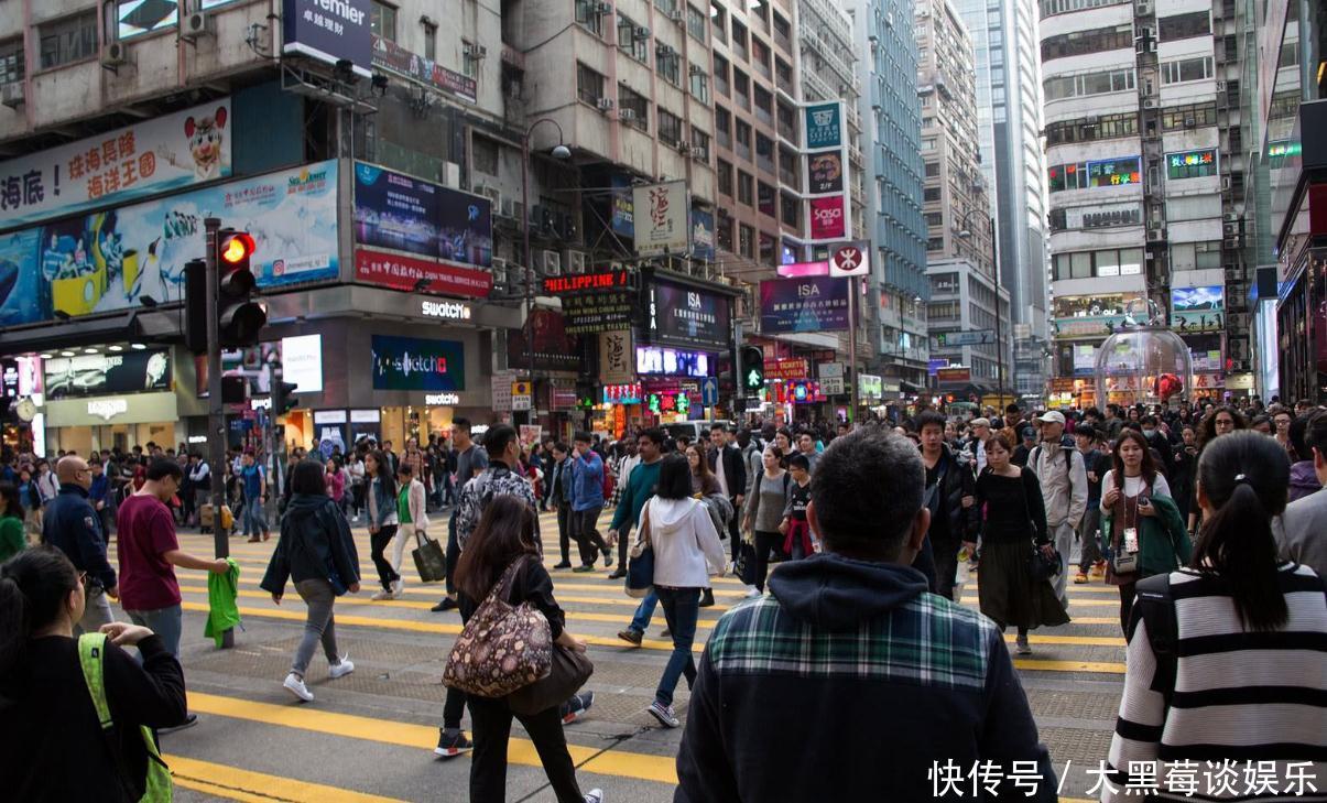  内地游客：香港澳门已回归20年，为啥至今内地游客去旅游，还要
