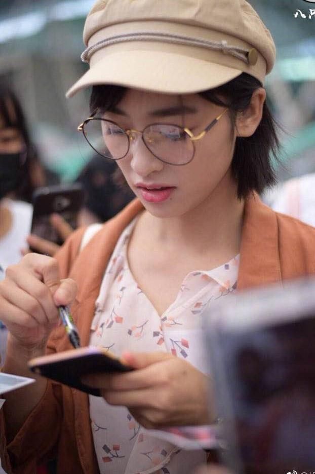 当21岁沈月撞上50岁金星，同样是女人，这差距原谅我不厚道地笑了