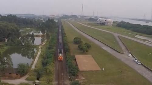 为什么俄罗斯不和世界统一，火车要用宽轨？中国火车入境需要“换