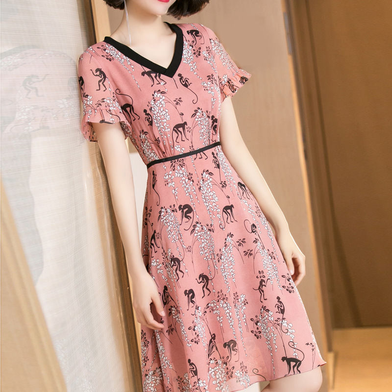 好迷人!老婆穿上这印花裙，美若天仙，显白显嫩美炸天，让人心醉