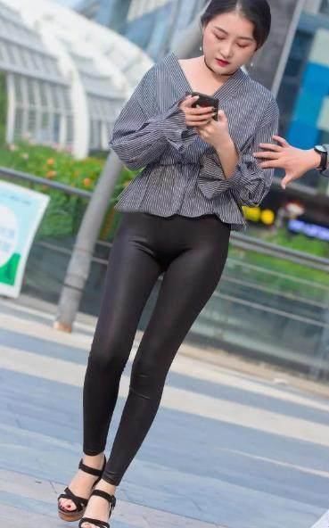 美女小姐姐白色吊带包臀裙，好身材让路人不禁羡慕!