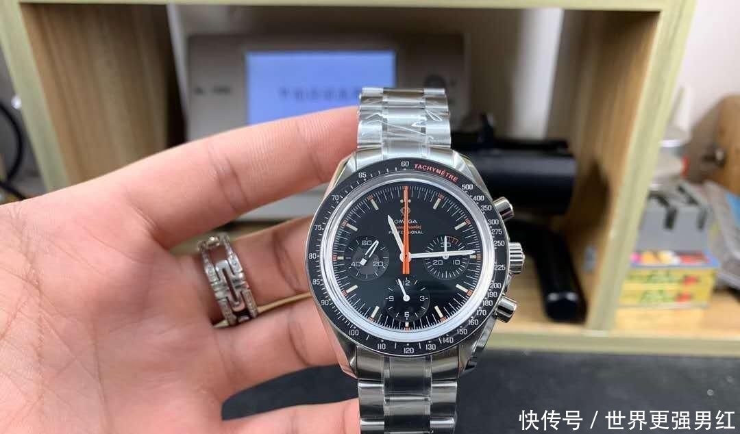  『对决』超霸六次登月，完败迪通拿，欧米茄与劳力士的恩怨对决