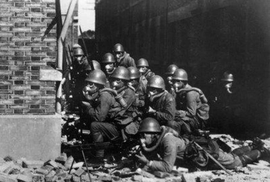 照片:图3的鬼子厚颜无耻,图6的日军毫无人性可