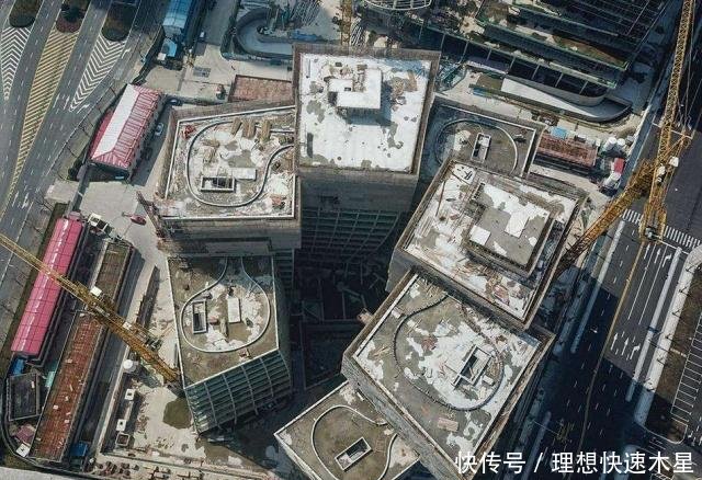 上海正打造的一座新地标，共有1359根斜柱所建造，被称扭秧歌大楼