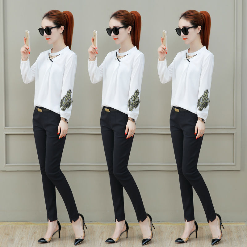 国庆节出游，穿裙子不方便!学70后老婆穿这套装，美的动人心魄