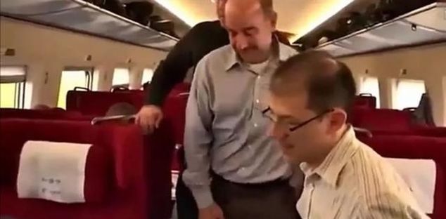  【感觉】老外坐中国高铁直呼:太不可思议了！这感觉棒极了