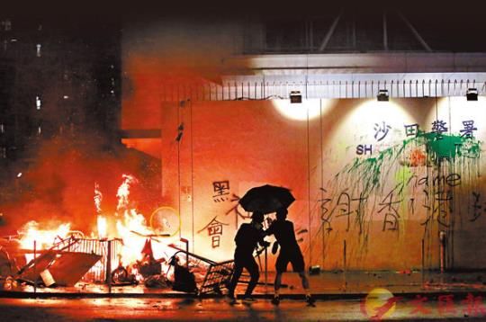 分清楚！有批暴徒绝不是示威，就是要把香港＂往死里整＂