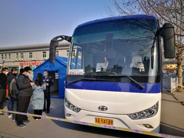  防控■“严防控”、“保畅通”省会首条客运班线恢复运营