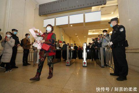  「旅客正在有序进站2020」湖北武汉：汉口火车站“解封”首日平稳有序(组图)