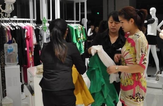 女人买衣服要少说这3句话，容易被坑!尤其第1句，很多人都爱说