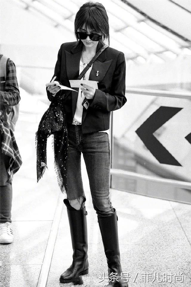 王子文为显身材，这么窄的裙子也要硬穿进去，网友：好尴尬啊！