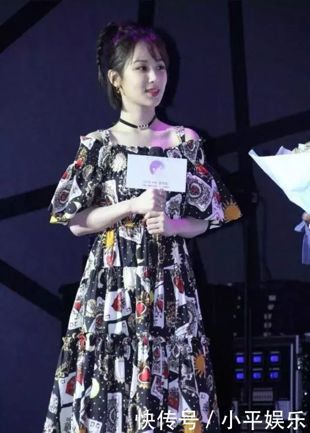 杨紫为了赶时髦太拼了，牛仔裤穿在腰上，网友：都快认不出来了