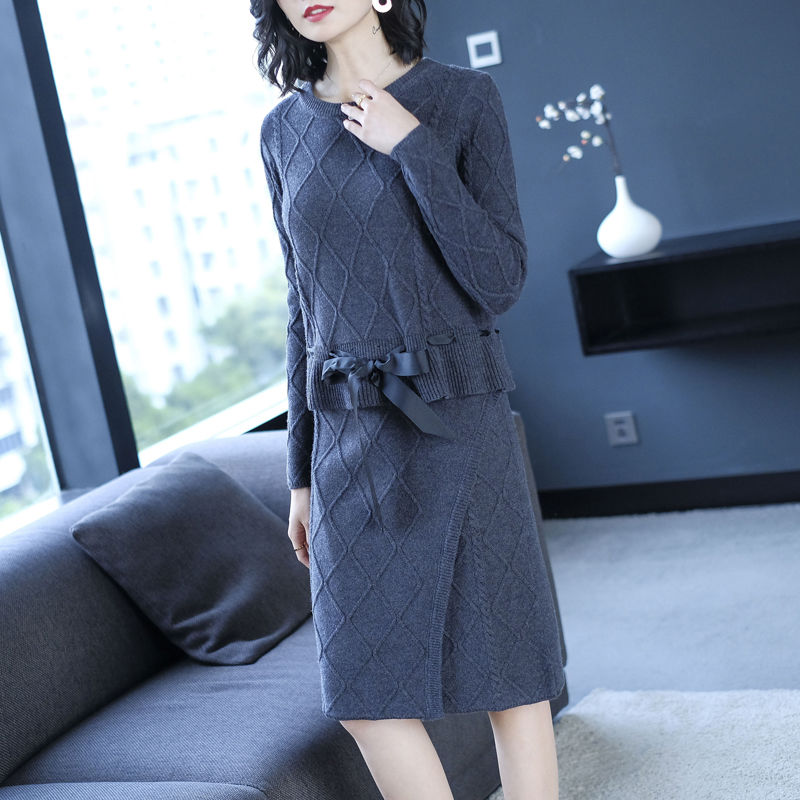 婶婶今年45岁，真的非常时髦!初秋一身套装裙，高贵显气质