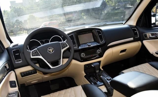  『SUV』北汽打造出的又一“硬汉子”SUV，防弹玻璃扶持，前脸神似猛禽