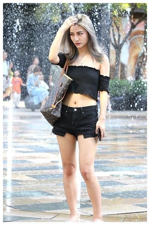 爱街拍:图1清爽舒适,图2帅气纹身,图3性感优雅!