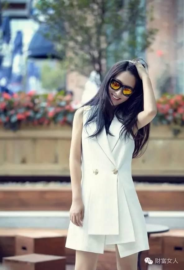 马苏背面全是“肉”，应该很清凉，这样比西方女星还疯狂！