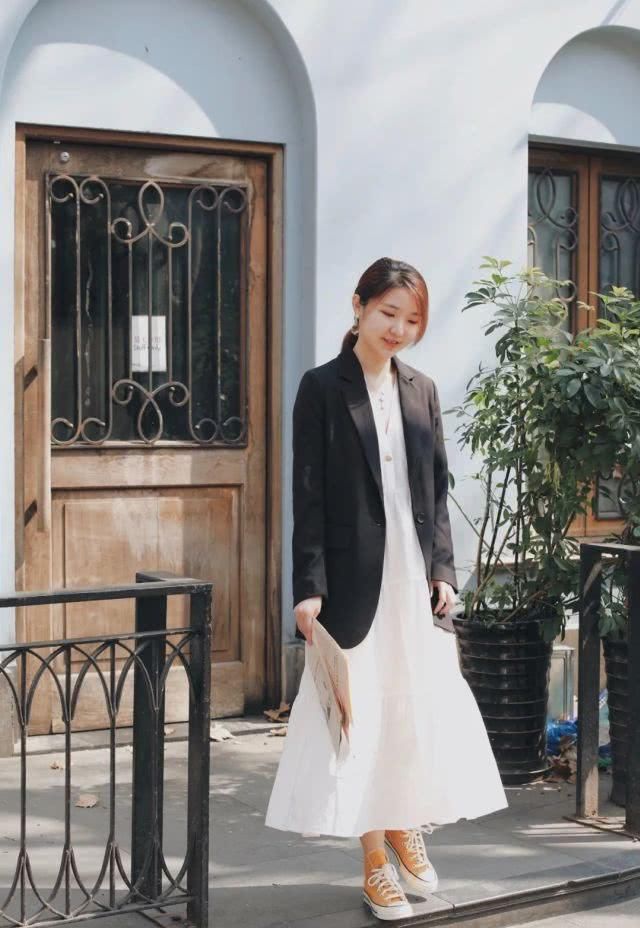  『衬衫外套』一双鞋拿下 8 套穿搭，三月“王炸鞋”穿搭给你