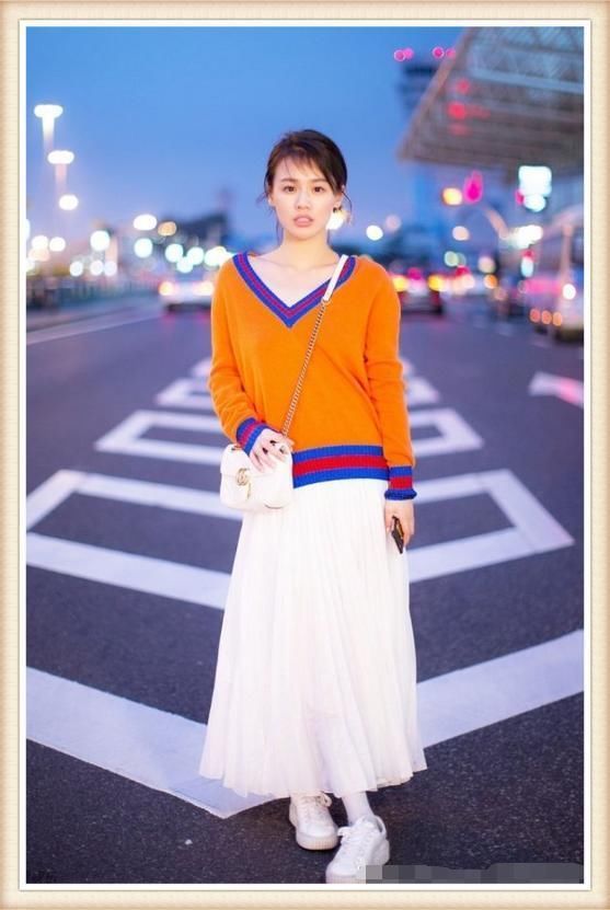 马思纯不走寻常路！穿热裤却配了件冲锋衣，网友：这效果我服！