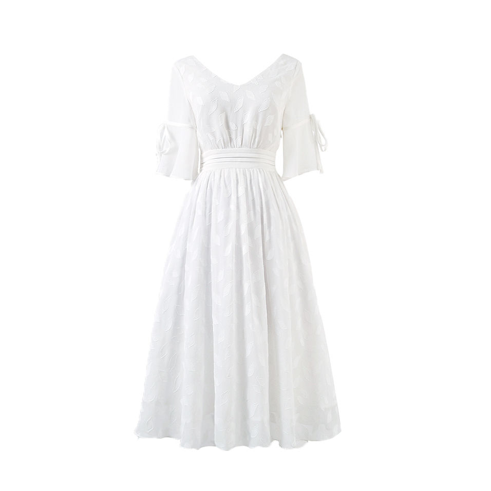 T恤衫不时兴了，如今流行蛇腰裙，搭小凉鞋，显嫩迷人，令人羡慕