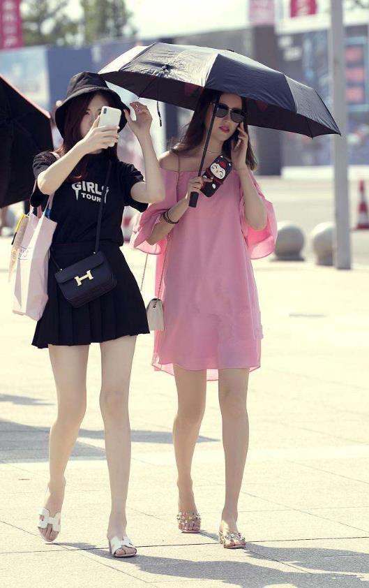 街拍: 十分独特的气质, 娱乐圈的模特也只能达到这种气质了!