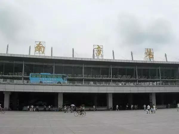  「比拼」中国各大城市火车站书法题字大比拼，哪个写得最好？