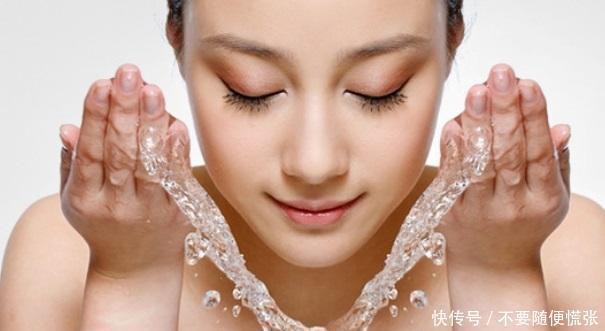  『正确』生活百科 蜂蜜洗脸可以美白肌肤 这才是正确的洗脸方式