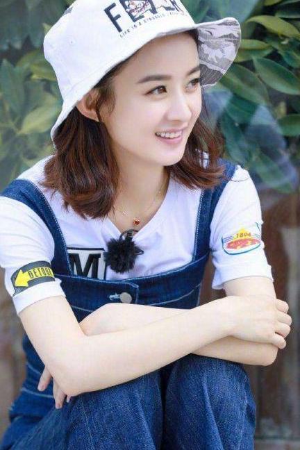 郑爽、赵丽颖等女星为何钟爱这顶帽子，江疏影手上拿的是什么鬼