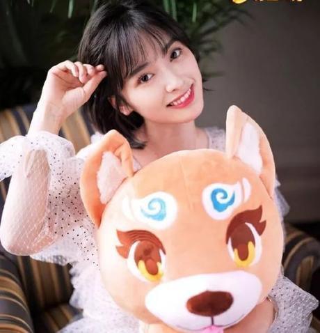 沈月只是剪了发型，160cm穿搭出180的气场，网友：这发型看了想剪