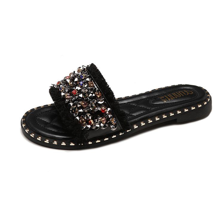 难怪现在的女生都不穿高跟鞋，眼光真好啊，相中这么时尚凉鞋