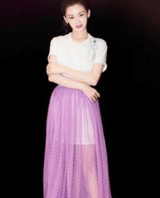 《芳华》女主真会穿! 铅笔裤搭配恨天高, 网友: 冯导眼光就是好