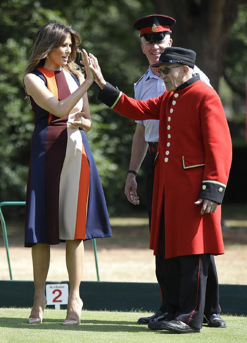 连美国第一夫人都穿贝嫂设计的服装,贝嫂果然厉害!