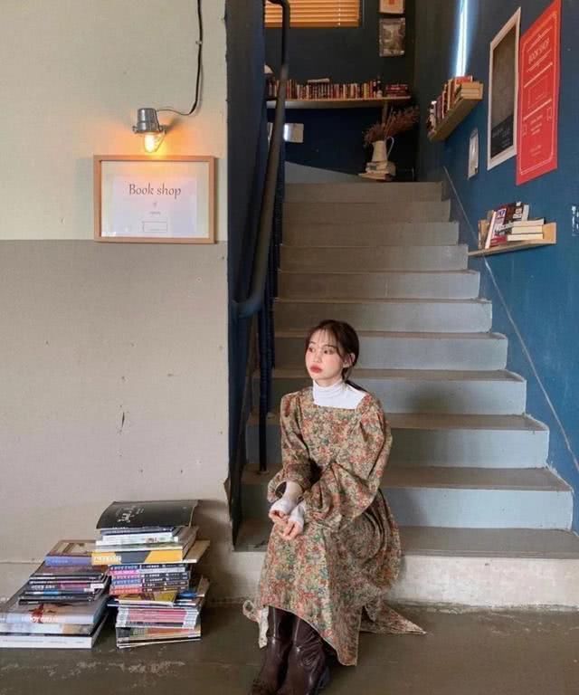  『复古』春天碎花裙穿搭：有气质才是最主要的