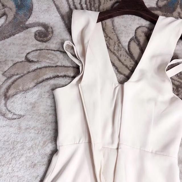 2018新款吊带抹胸压褶礼服裙，上身浪漫性感，优雅大气名媛范十足