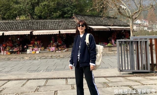 『少女』她是火箭少女的“小彩虹”,穿棒球服搭白T阔腿裤,腿长优越