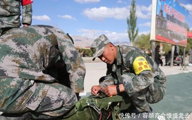  「政治工作」26名政治工作干部伞降昆仑