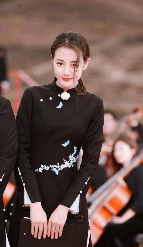  『代表』不同颜色的旗袍代表不同的气质，这7种颜色的旗袍，哪一款适合你
