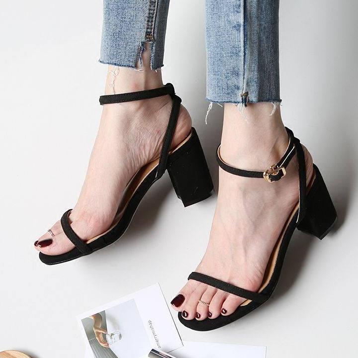 甜美的一字带高跟凉鞋, 散发痴迷的轻熟风韵