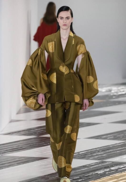  #女装#LOEWE罗意威2020秋冬女装，一场关于游乐的时尚秀
