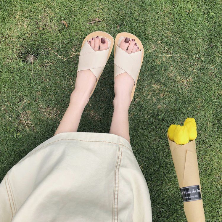 想要露出纤纤玉足?你需要双透明“水晶鞋”，白皙玉足一览无余