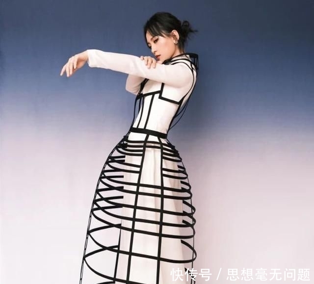 #色系#周笔畅都开始走美艳路线了!玫红礼服开叉,都快认不出来了
