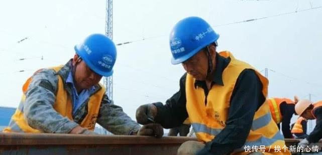  「中国」中国出现4000米长的“超级列车”，外媒纷纷称赞中国之