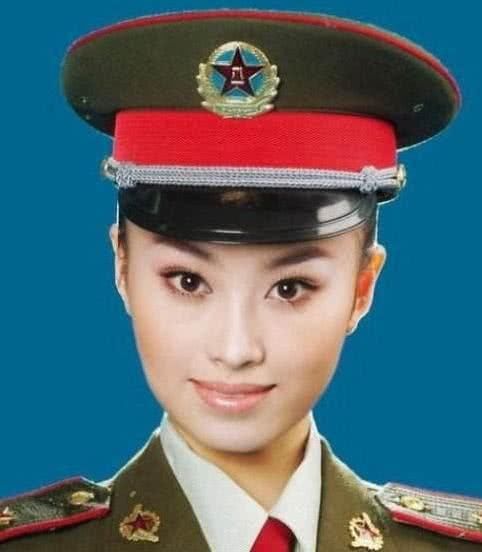 阅兵时，女兵为什么穿“丝袜”？说出来你都不一定会信！