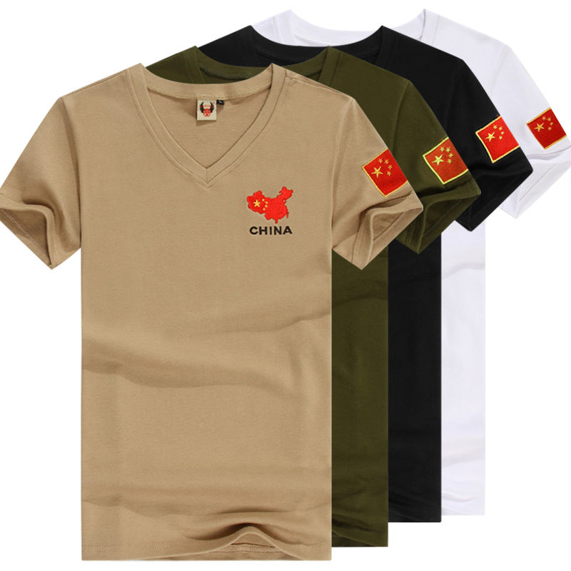 八一建军节将至!退伍老兵纷纷换上改良式“军装”,照样英挺峻拔