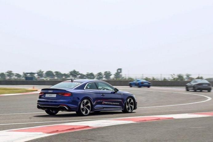 奥迪跑车体验 - 奥迪RS5轨道驱动器