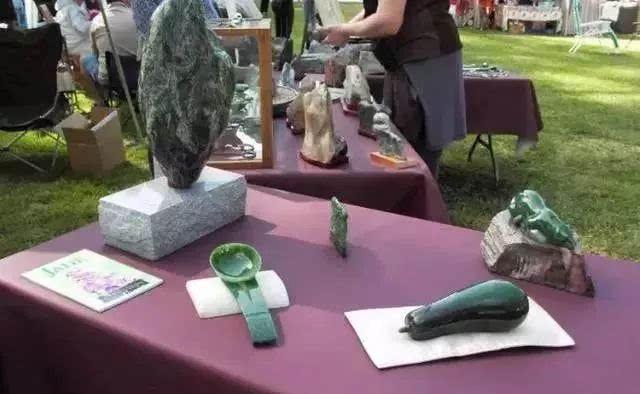  「玉石」谁说老外不玩奇石, 看看国外的石头市场是啥样!