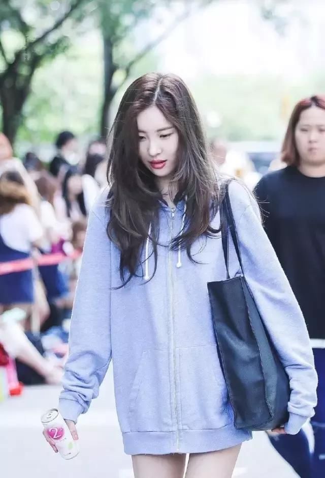 跟着外国女星这样穿，小个子秒变大长腿