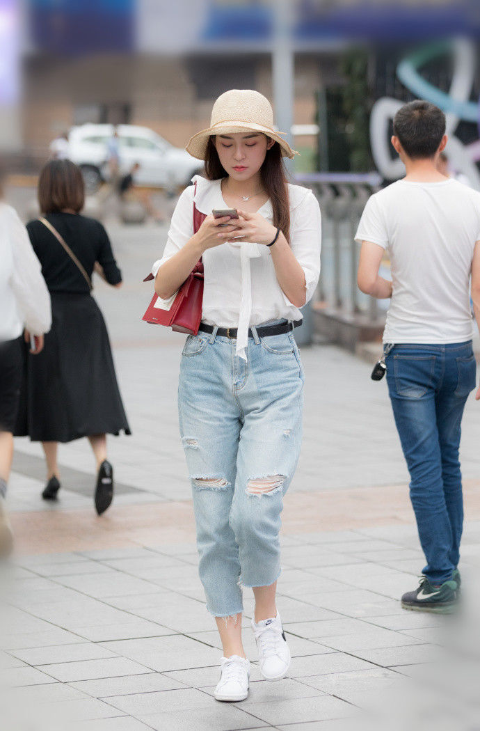 重庆街拍，有一种美叫时尚，彰显女人独特的魅力!