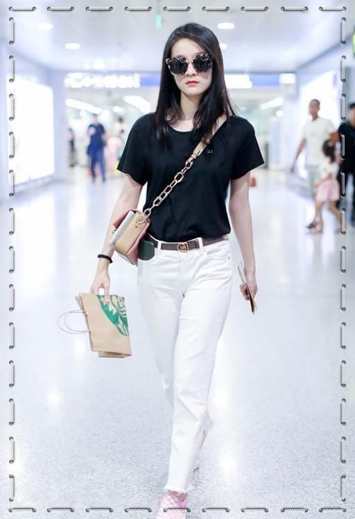 同穿白色长裤:178刘雯竟输165张雪迎?网友:看脚下鞋子我懂了!