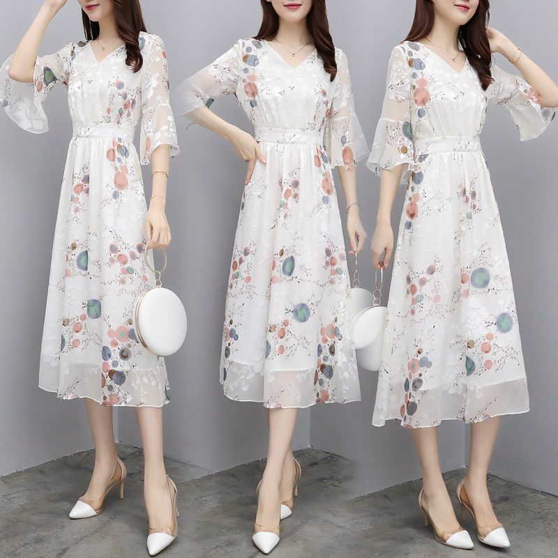 我45真没故意装嫩，全靠穿这“欧货裙”+高跟凉鞋，看着像25