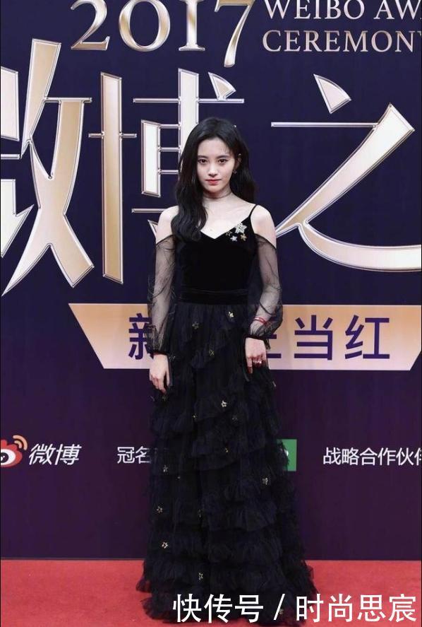 鞠婧祎为博眼球，在胳膊上罩层纱，没想到遇上了景甜！